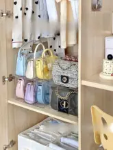 バッグ収納用の衣装棚【省スペース・仕切り付き・ディスプレイラック】
