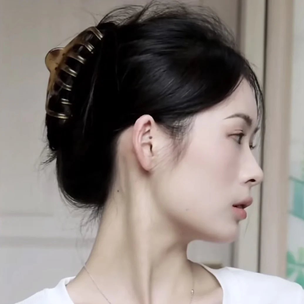 大容量ヘアクリップ：フランス風レトロデザインでトップボリュームを実現