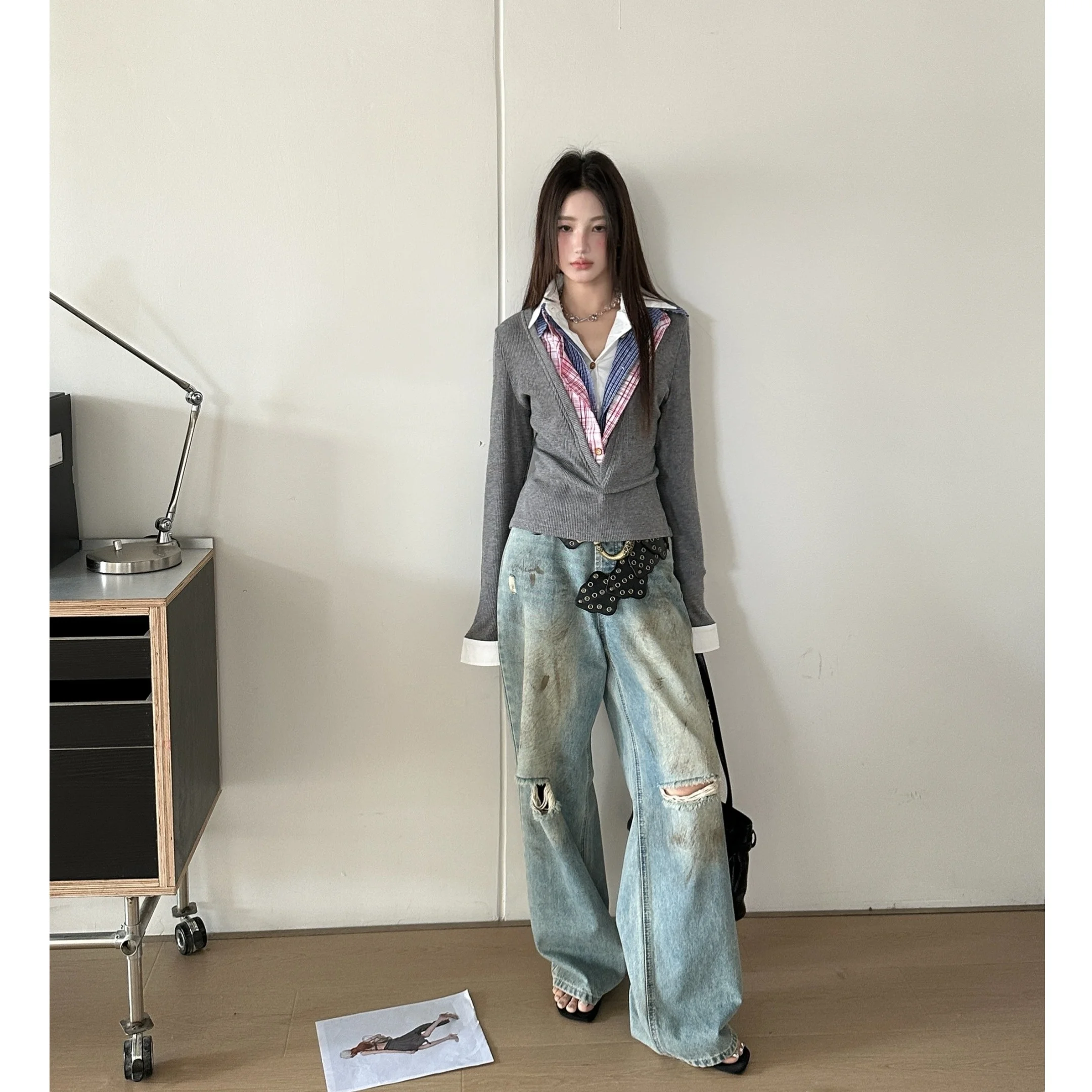 どうやってTシャツとキャミソールを重ね着するべきか？5選の実践スタイルと選び方を解説