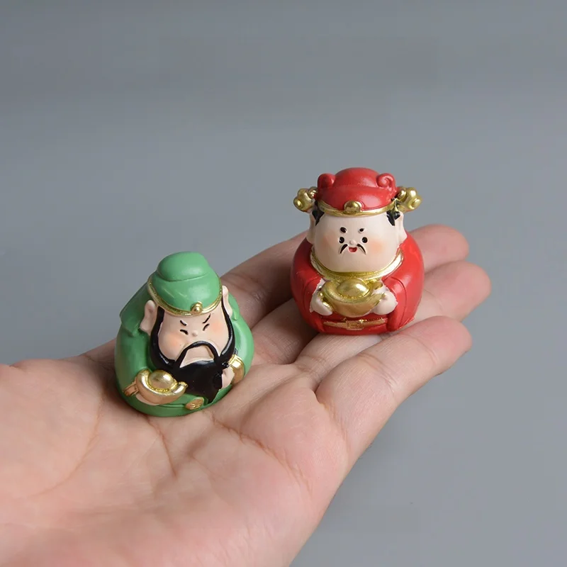 ミニ神様フィギュア：日本のフィギュアのトレンドとしての可愛さと実用性