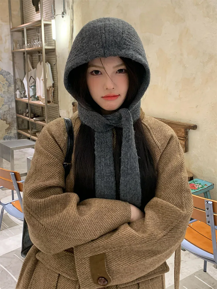秋冬用バラクラバニットキャップ：耳もと付きで防寒性能を実現する女性向けニットキャップ