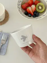 文芸的で清新なデザインの鳥モチーフ陶器カップ【コーヒー・ミルク・家庭用・カップル向け】