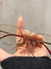 多角形デザインのチタン製近視用メガネフレーム