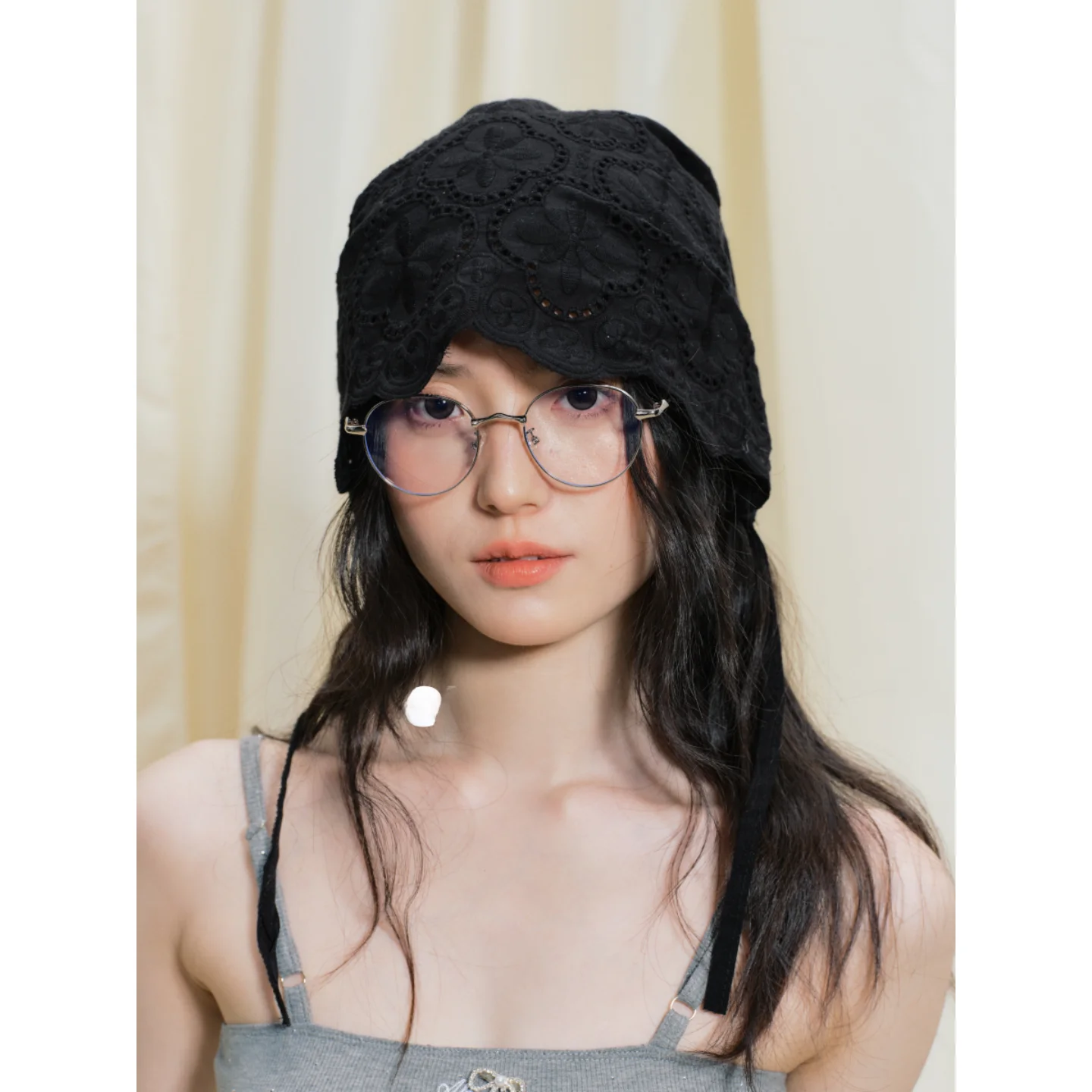 レースデザインのつばの広いキャップ：夏のファッションに合うおしゃれな女性用バケットハット