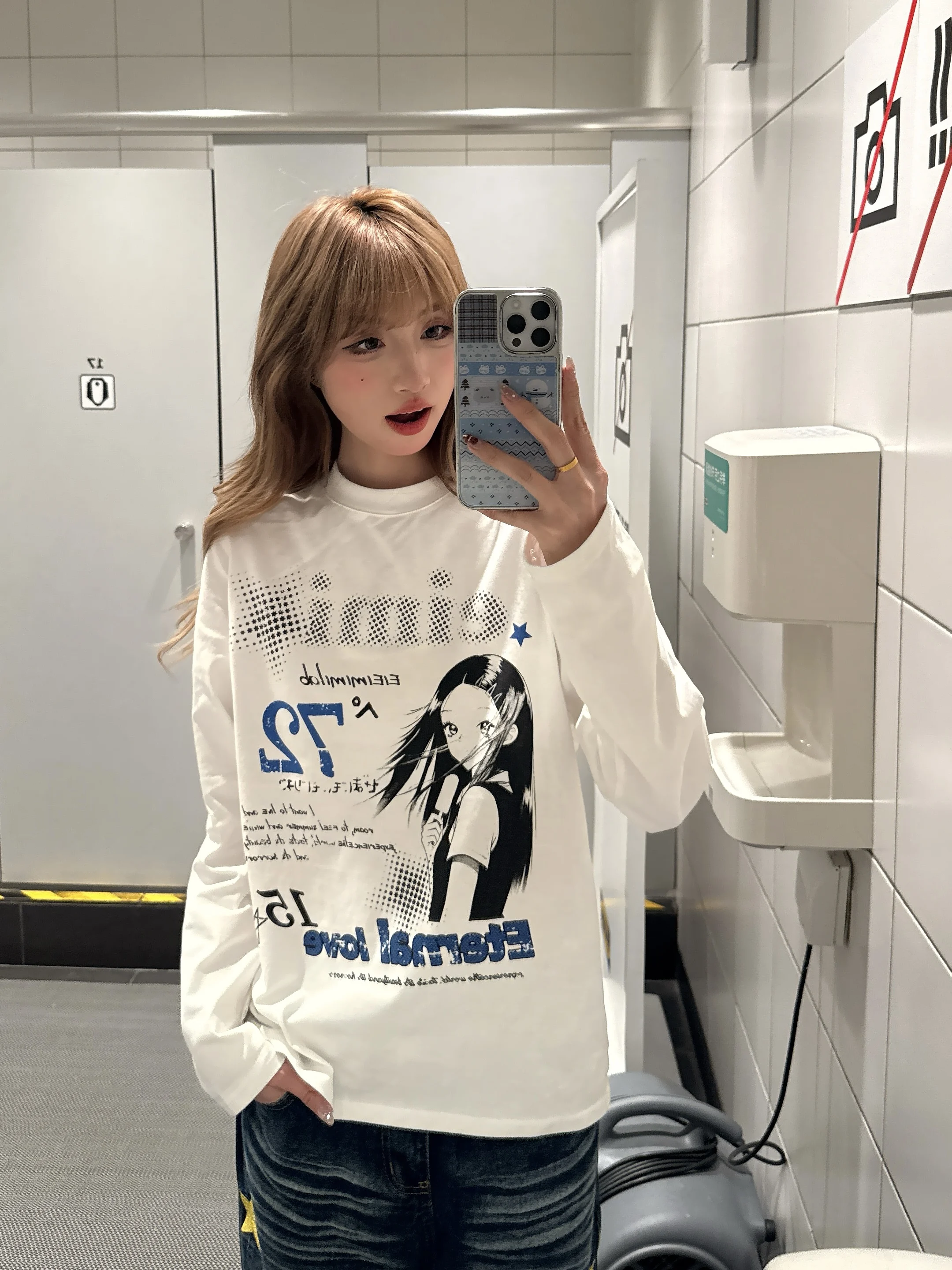 ヴィンテージ風 Y2Kプリント長袖Tシャツ：春のカジュアルスタイルを実現するユニセックスアイテム