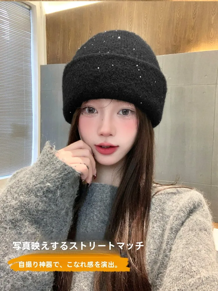 春先に着るニット帽は、華やかさと防寒のバランスを取る必要がある？