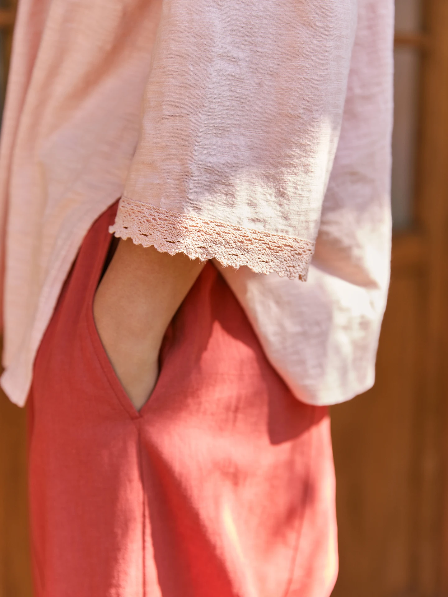 5月末にどんな服装が旬か？夏に向けた1本のルームウェアが、通勤スタイルを救う