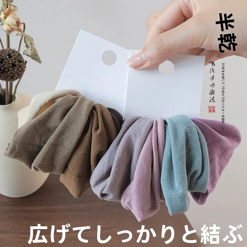 ヘアアレンジ ゴム一本：無縫製ワイドヘアゴムの実用性とスタイル適用性