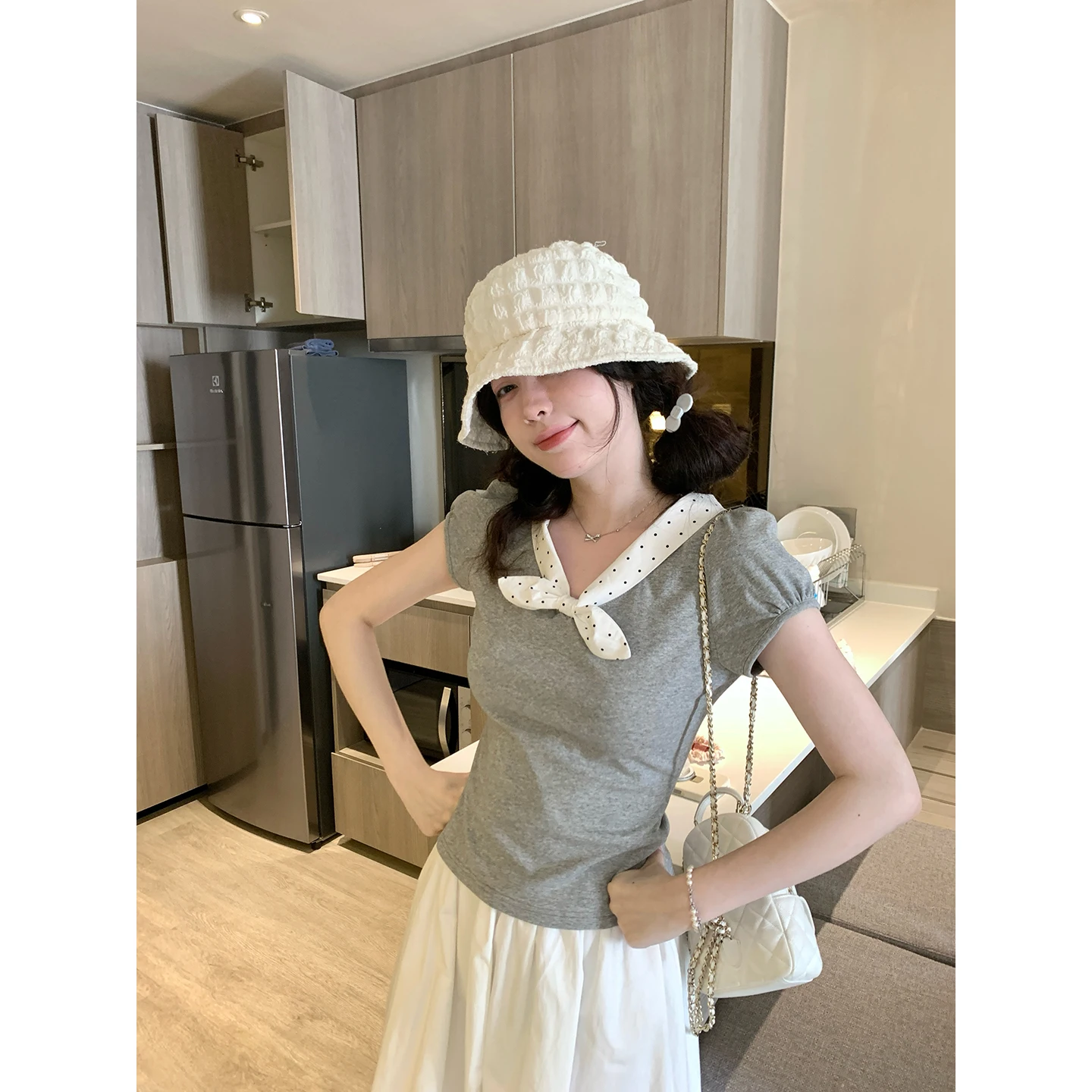 小耳付き リボンデザインの夏用短袖Tシャツ【女性用・パフスリーブ・スタイルアップ効果】 きれいめコーデに最適なアイテム