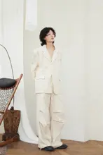 米色の透け感が美しいジャケット【ワイドショルダー・カジュアルデザイン】