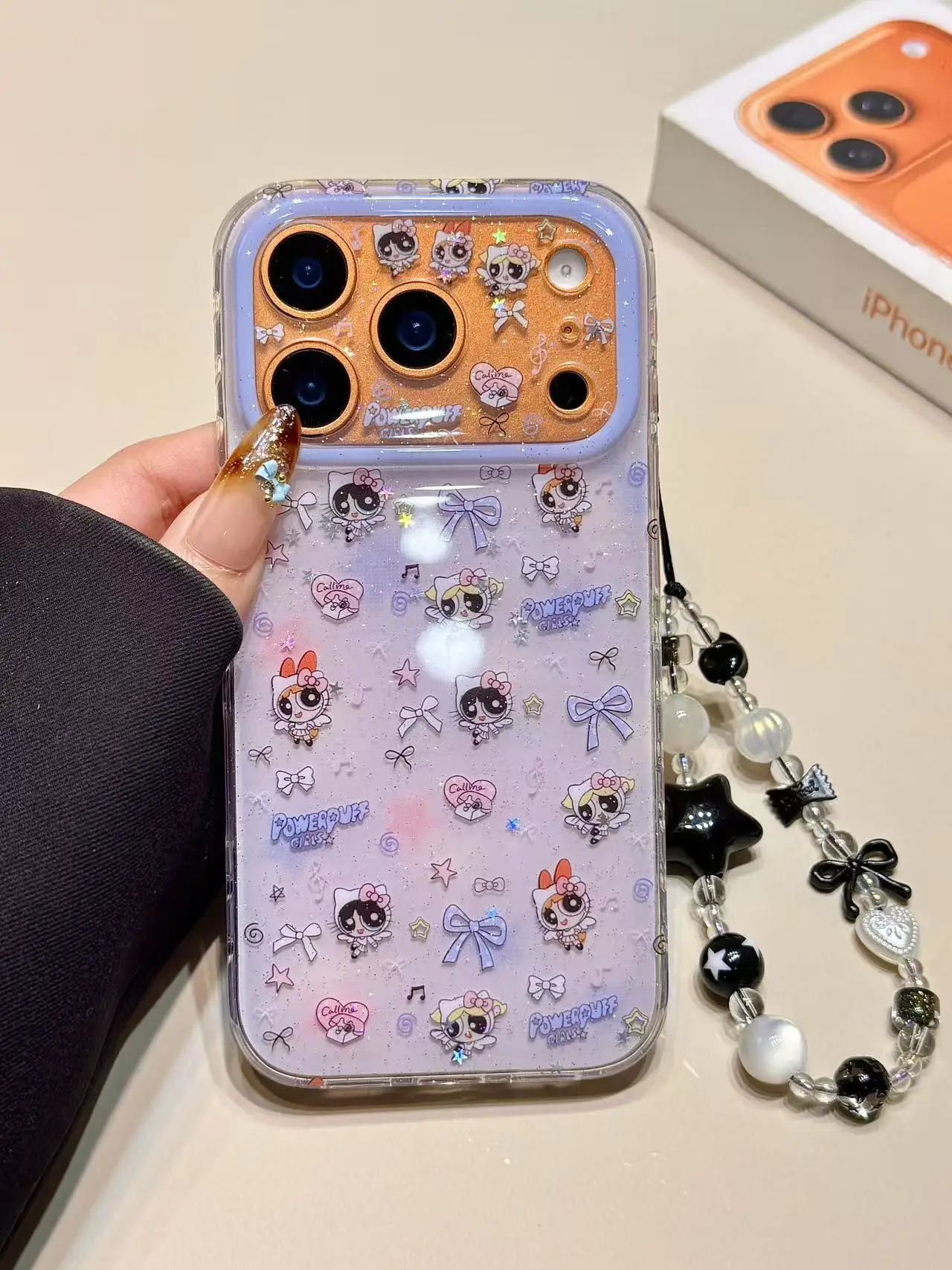 ポップキャラクターをどう選ぶ？iPhoneケースに込められた、日常の小さな幸せとは