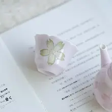 花柄口の小さなティーカップ【ピンク桜・陶器製・釉下彩】
