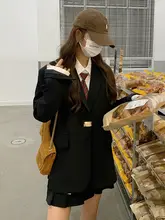 流行の黒いジャケット【春秋用・デザイン性・高級感】