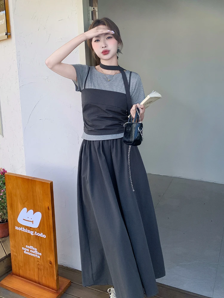 シンプルなデザインの半袖Tシャツとハイウエストスカートセット：tシャツワンピース コーデ と チャイナトップス コーデ に最適な選択肢