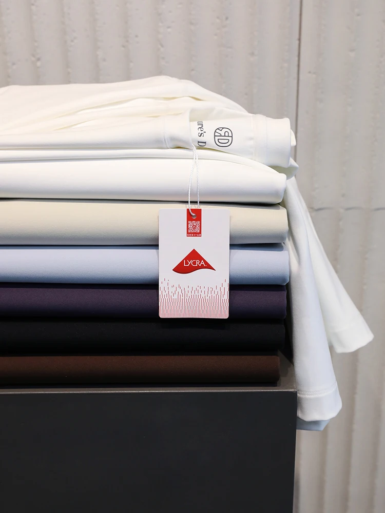 高弾性速乾Tシャツ：ポリエステルスポーツウェアの通気性と快適性を実証