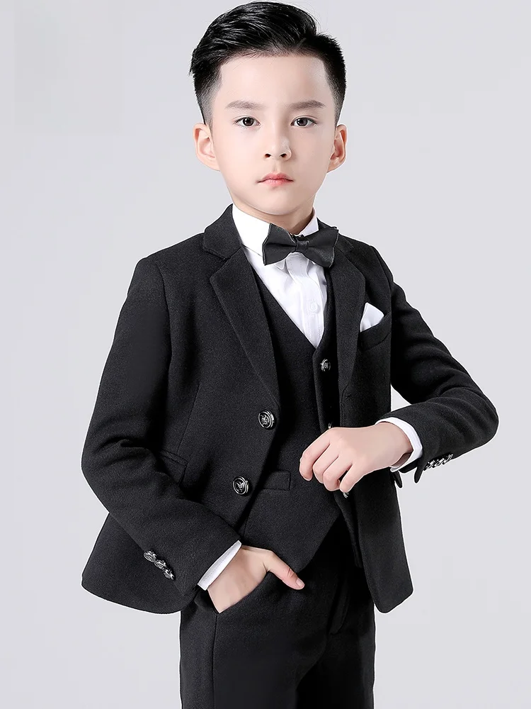 ピアノ発表会の衣装に迷う男の子、どう選べばいいの？