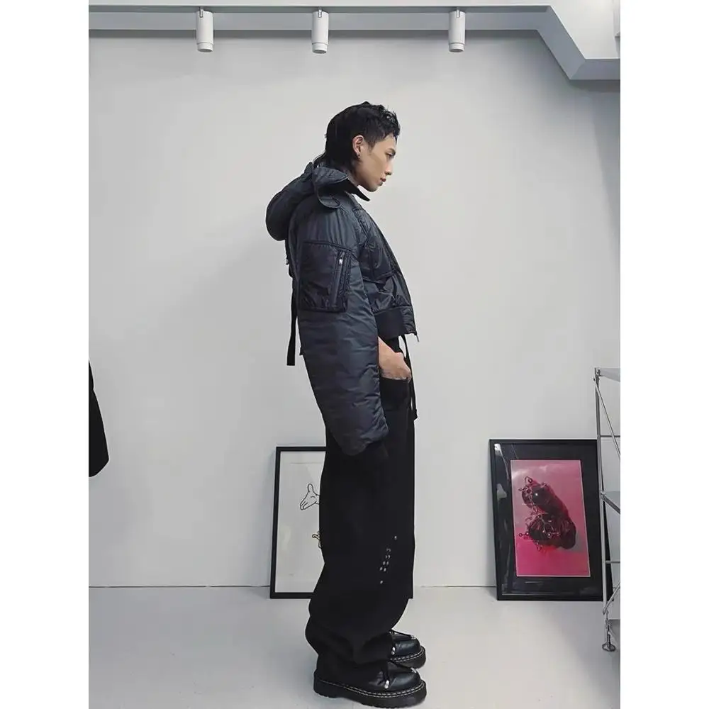 ラージブラックのストレートパンツ：斜紋布100%で実用性と着心地を両立