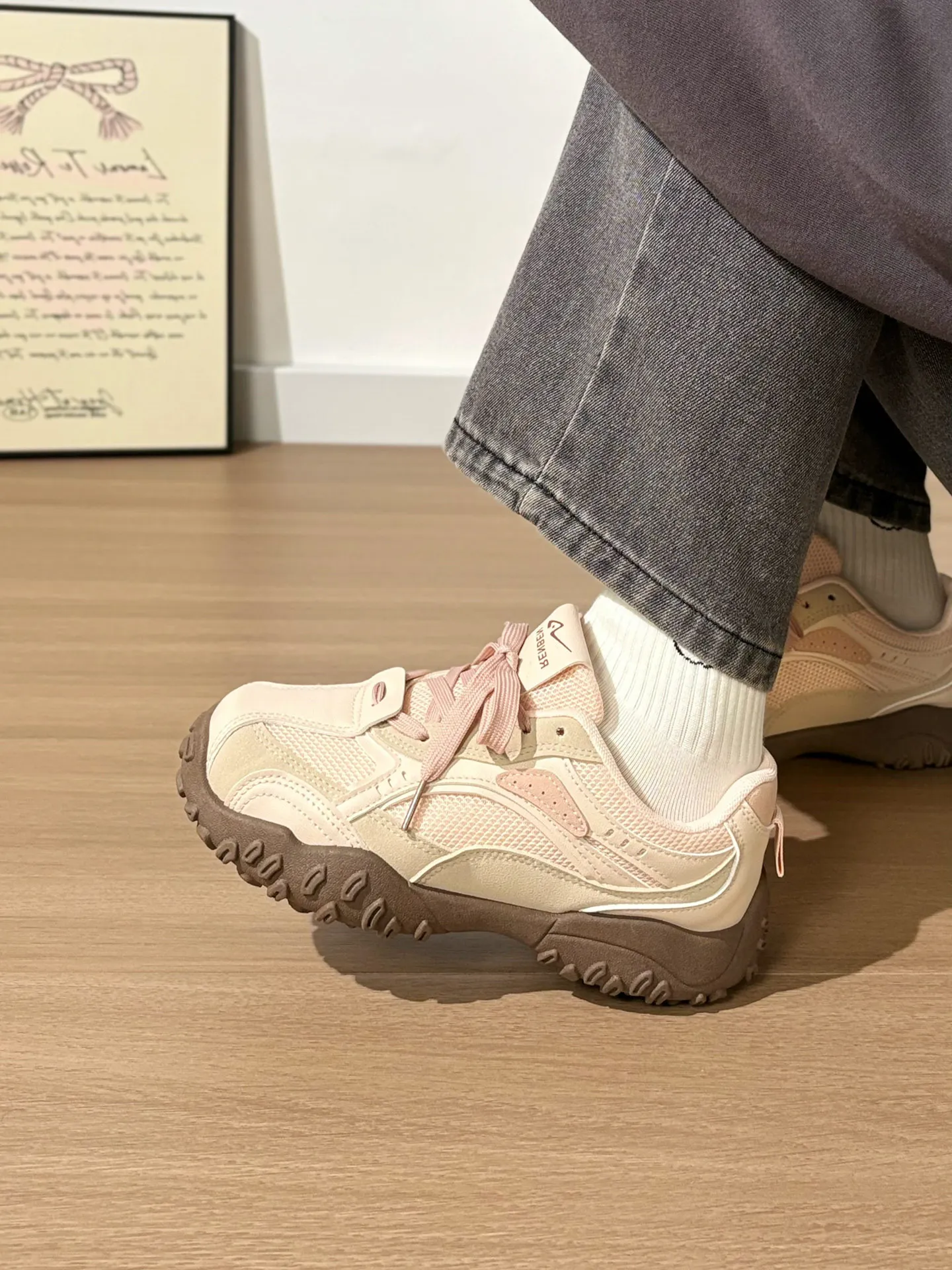 軽いトレッキングシューズ：人本 フェミニンメッシュモデルの通気性と快適性解析
