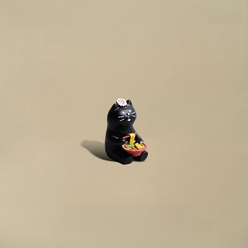 かわいいラーメンキャラクター ミニフィギュアで棚を癒し系に変える方法