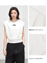 デコルテデザインのノースリーブTシャツ【カジュアル・コットン素材・フィット感・ウエストライン強調】