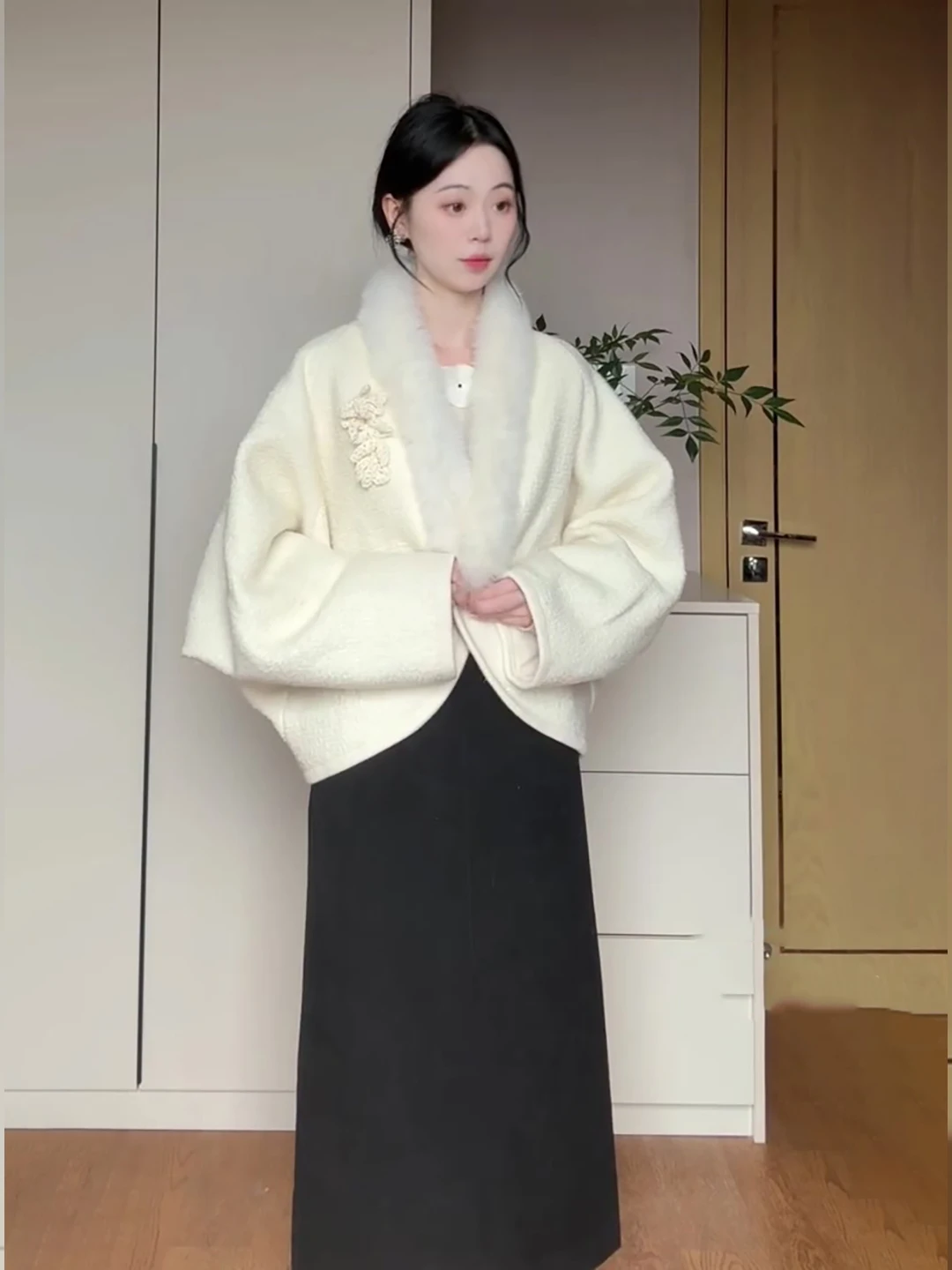 秋冬用の毛襟カーディガンとフレアスカートセット：おしゃれなマタニティー服の着心地と実用性を検証