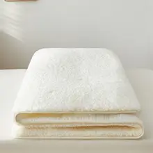 シンプルな白色の羊羔绒マットカバー【家用・学生用・防水・保護】