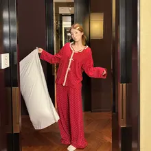 赤いポルカドットのパジャマ【女性用・綿素材・心形デザイン・快適なルームウェア】（セットアップ対応）