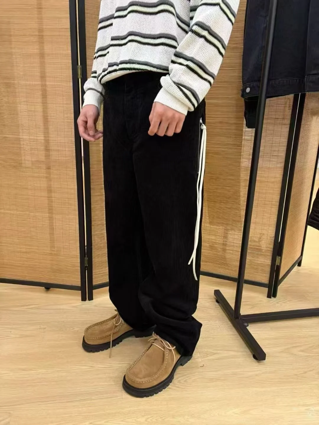 クロップドパンツと直筒パンツの違いは？本当に通勤に合うのか？