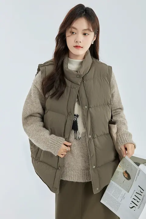 モダンデザインのスタンドカラー羽毛ベスト【厚手・保温性・重ね着対応】