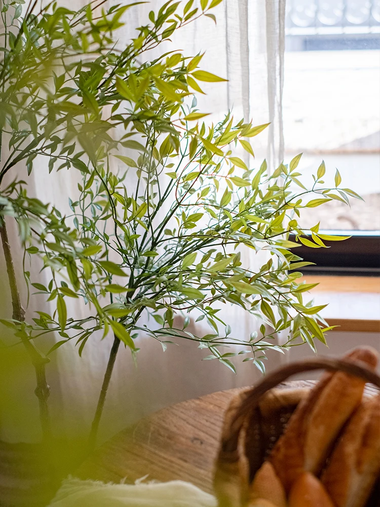 大型フェイクグリーン ナンテンの植物 リビング装飾で空間を豊かに