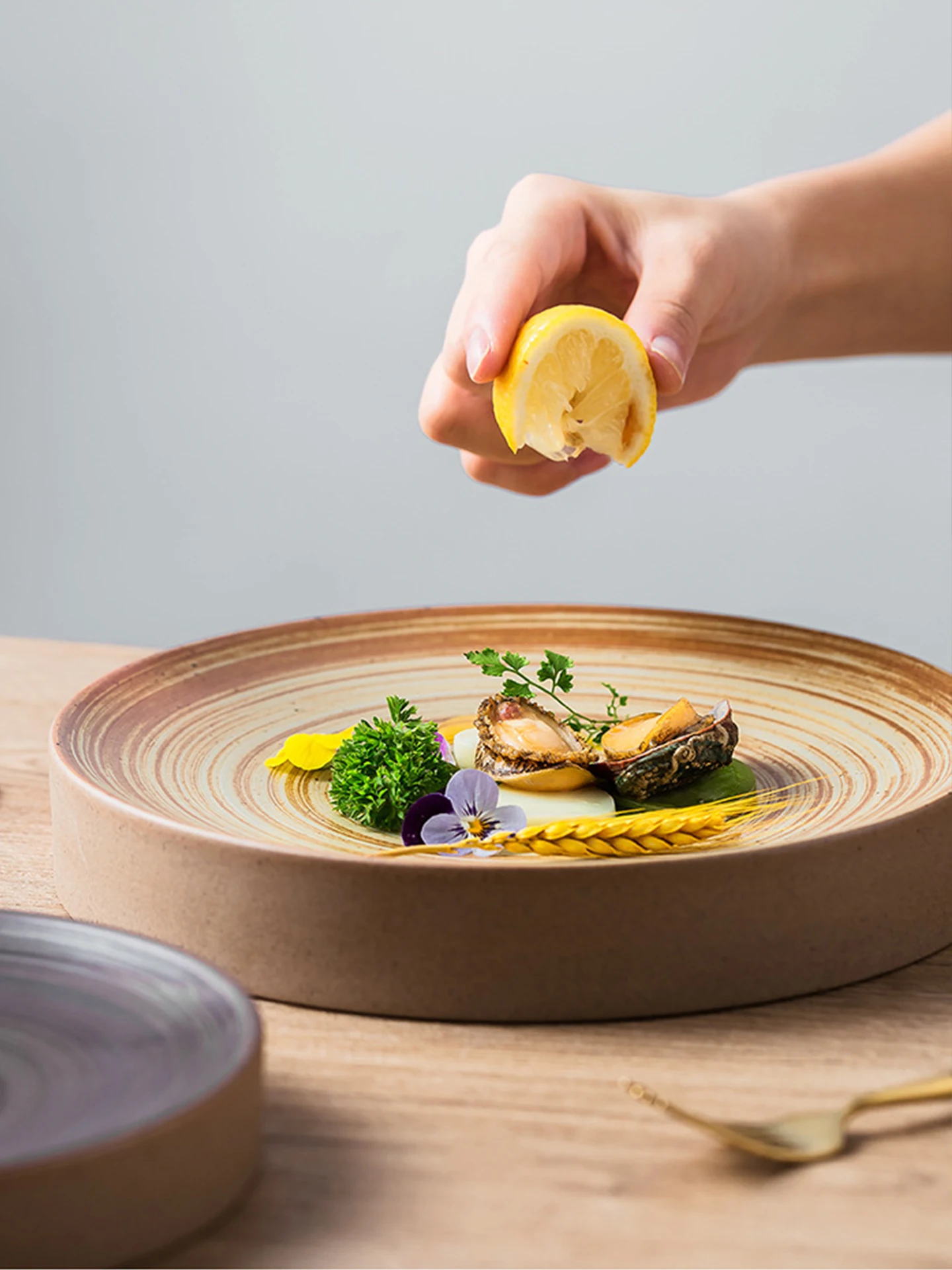 家庭で使える「醤油皿」や「漬物皿」は、どんなデザインがおすすめ？