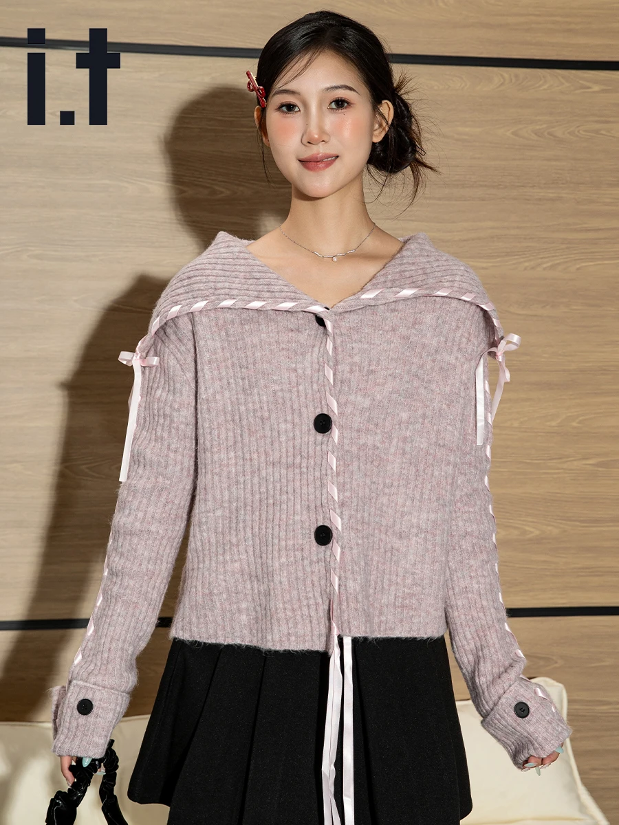 フリーストライプのセーター：秋用オープンフロントのゆったりデザインが特徴