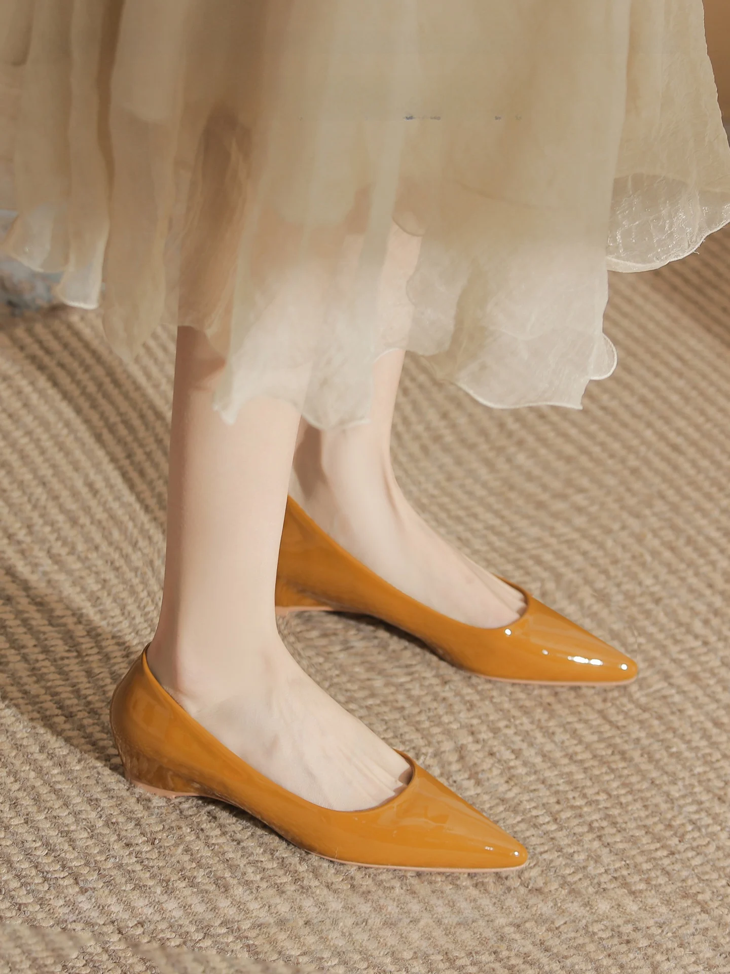 通勤の足に負担をかけない、そんなパンプスは今、どう選ぶ？