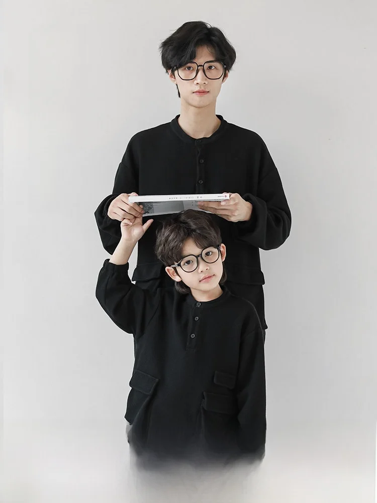 男の子用 クルーネックスウェットシャツ：春秋シーズンに最適な肌触りと通気性のバランス
