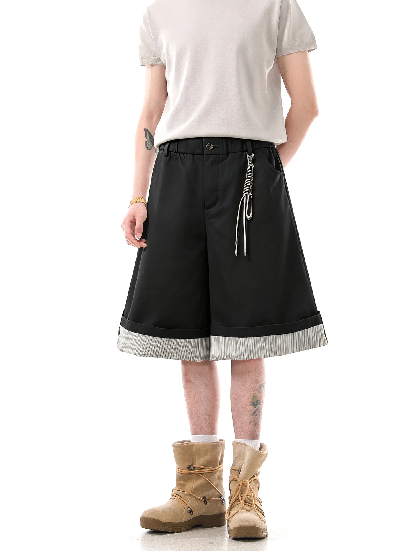 柄シャツとズボンを組み合わせるなら、この1着が今、最もリアルな日常を創り出している？