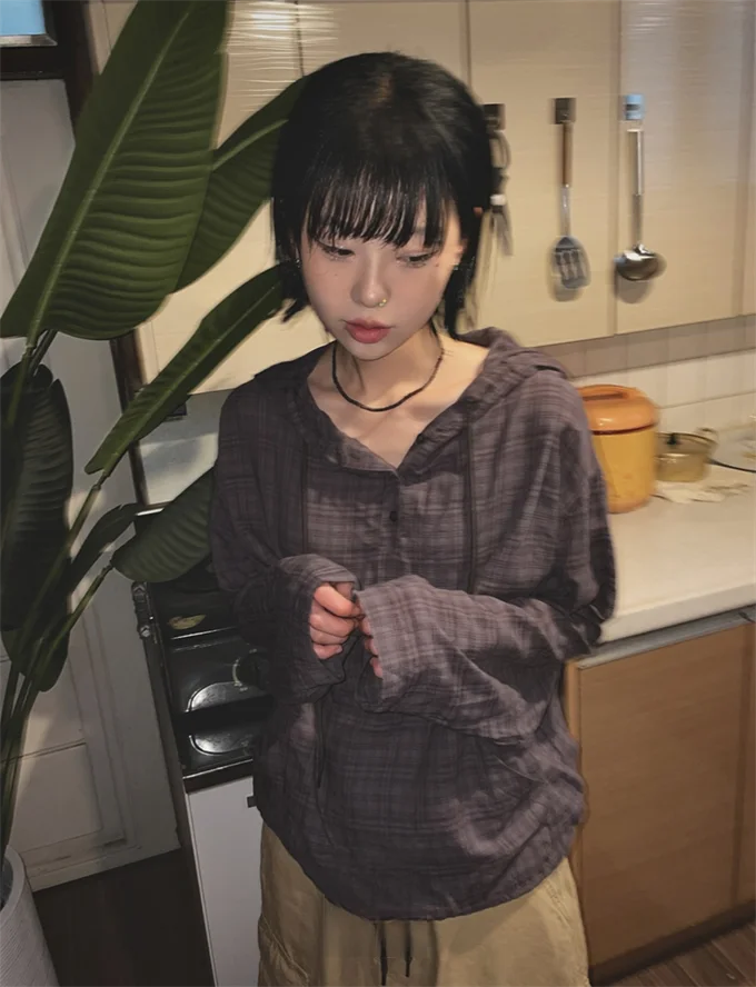 クラシックチェック柄のフード付き薄手カジュアルシャツ【長袖・スリムフィット】