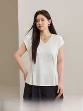 Vネックデザインの着回ししやすいTシャツ【大きいサイズ・シンプルでおしゃれなデザイン】
