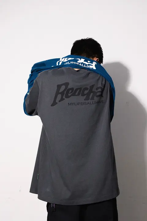 REOCHA ロゴプリント メンズ長袖Tシャツ【秋冬・純綿・ラウンドネック・カジュアル】