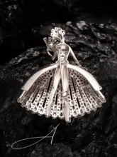 フルダイヤモンド装飾の妖精デザイン925銀ブローチ