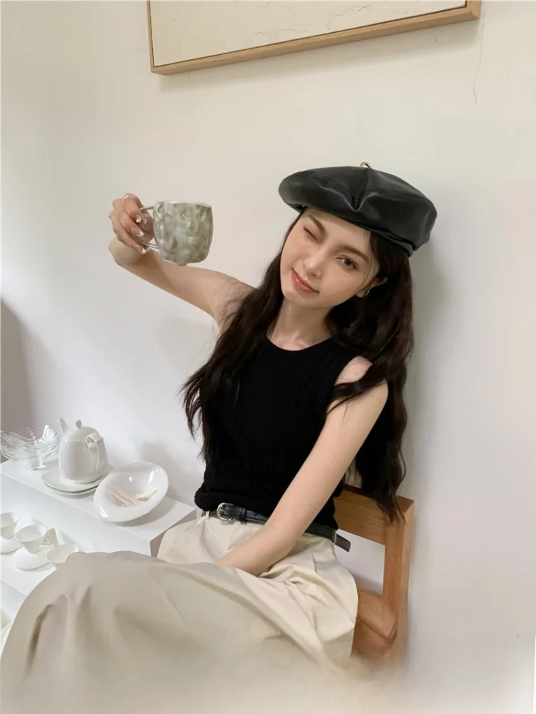 20代の女性が今、夏に着るべき背心は？テクスチャーとフィット感が魅力の1着