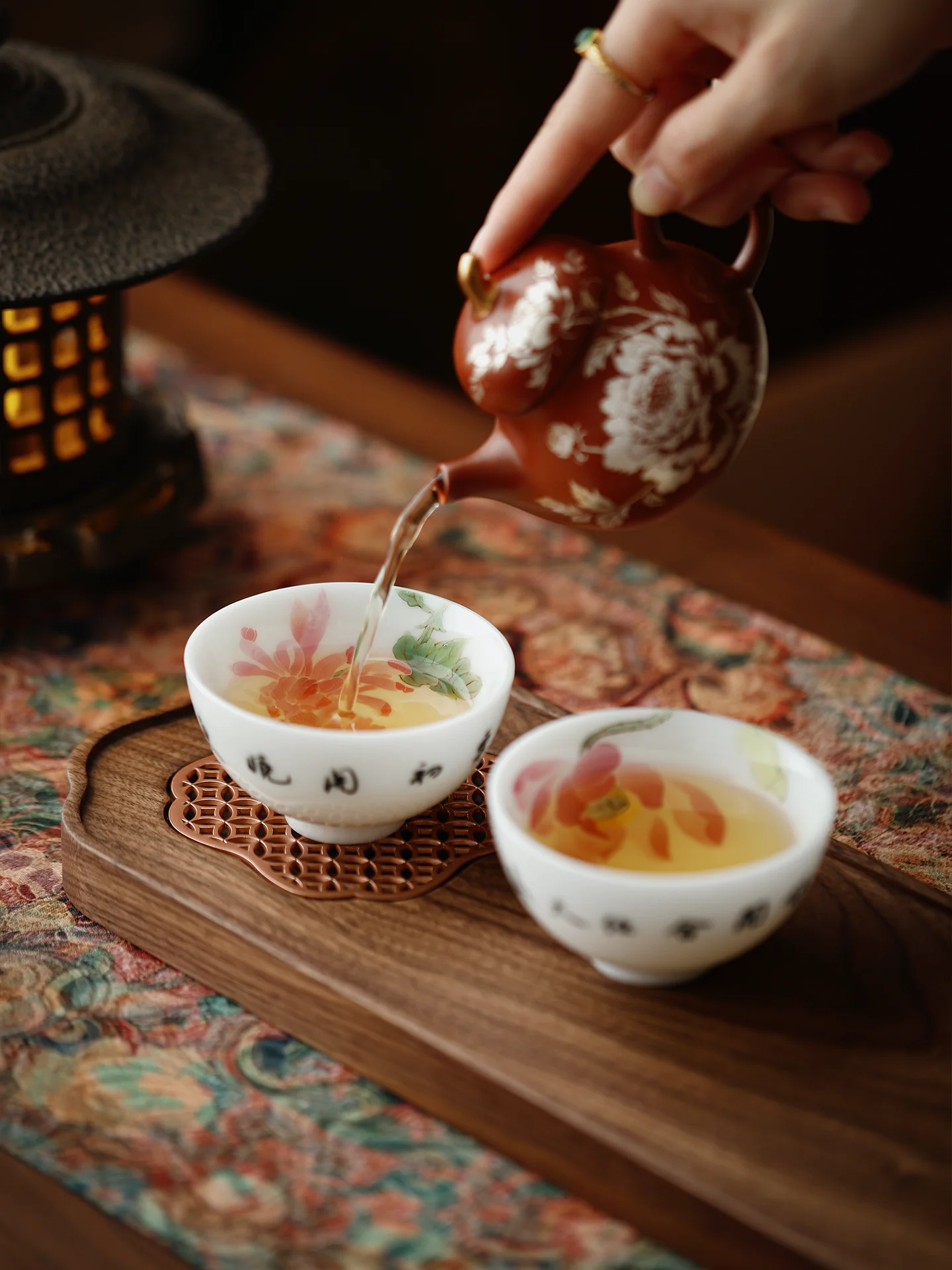 一人暮らしの「おうち時間」を彩る、コスパ良さと美しさのバランスを取るティートレーは？
