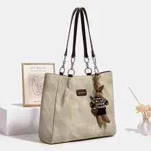 大容量の肩下トートバッグ【通勤用・高級感あるデザイン】