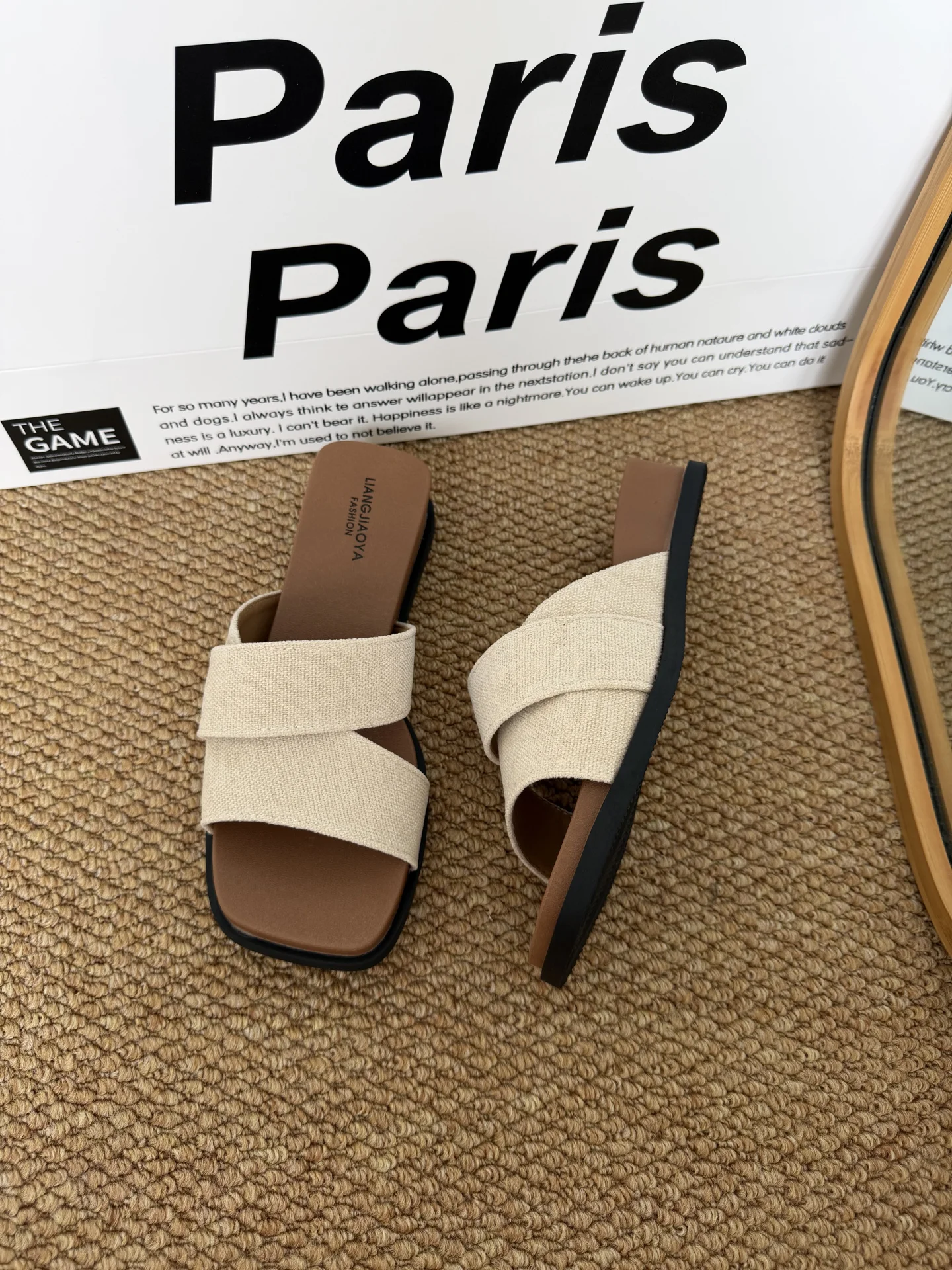 厚底ウエッジサンダル：フレンチスタイルの夏用スカートコーデに最適なアイテム