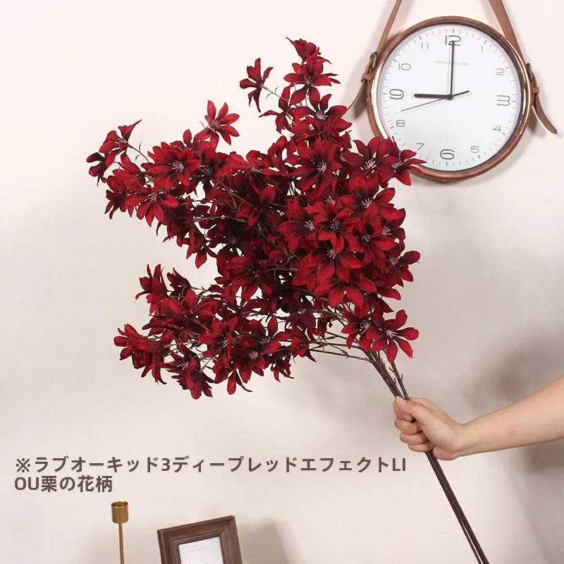 結婚祝いに贈る高級感と温かみを兼ね備えた「大紅色のアートフラワー」は、どう選ぶ？