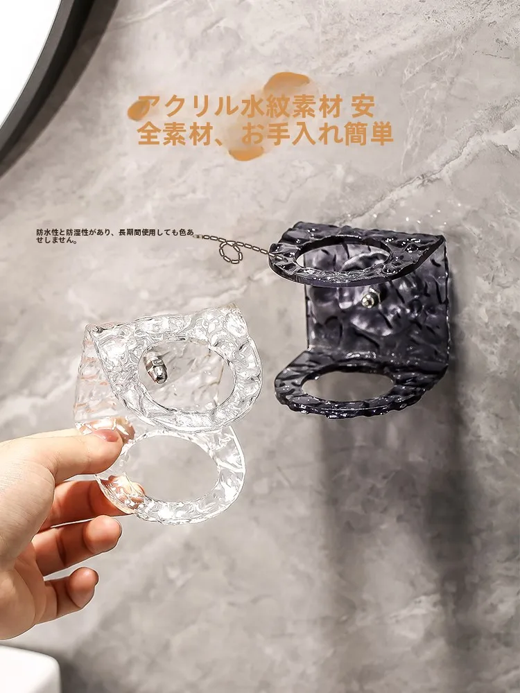 アクリル製 コームホルダーとは？穴あけ不要で浴室収納を実現する実用性の解説