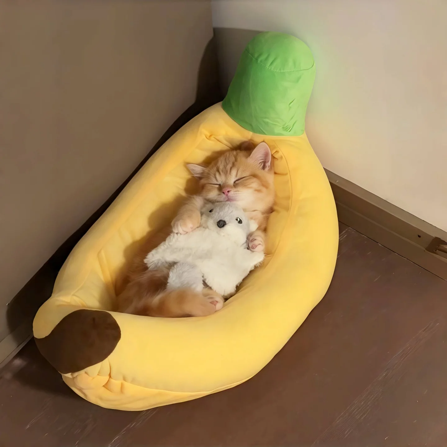 香蕉船猫窝四季通用猫咪睡觉用：秋冬至春夏的保暖睡眠解决方案