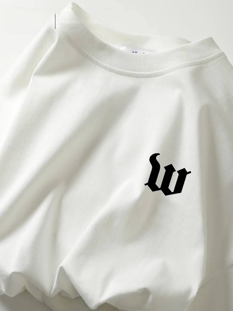 メンズTシャツ白色コットン半袖：ゆったりシルエットで夏のインナーに最適な選択