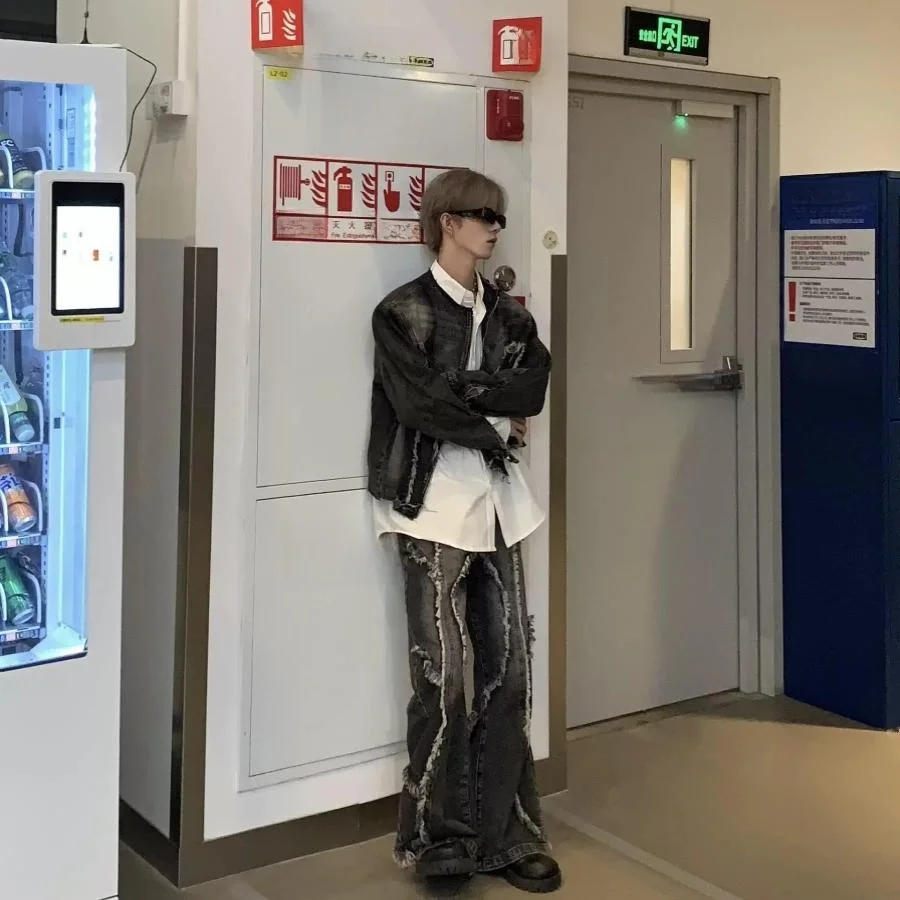 紺色のズボンに合う上着は、これで決める？カジュアルな秋のスタイルを一気に整えるアイテム