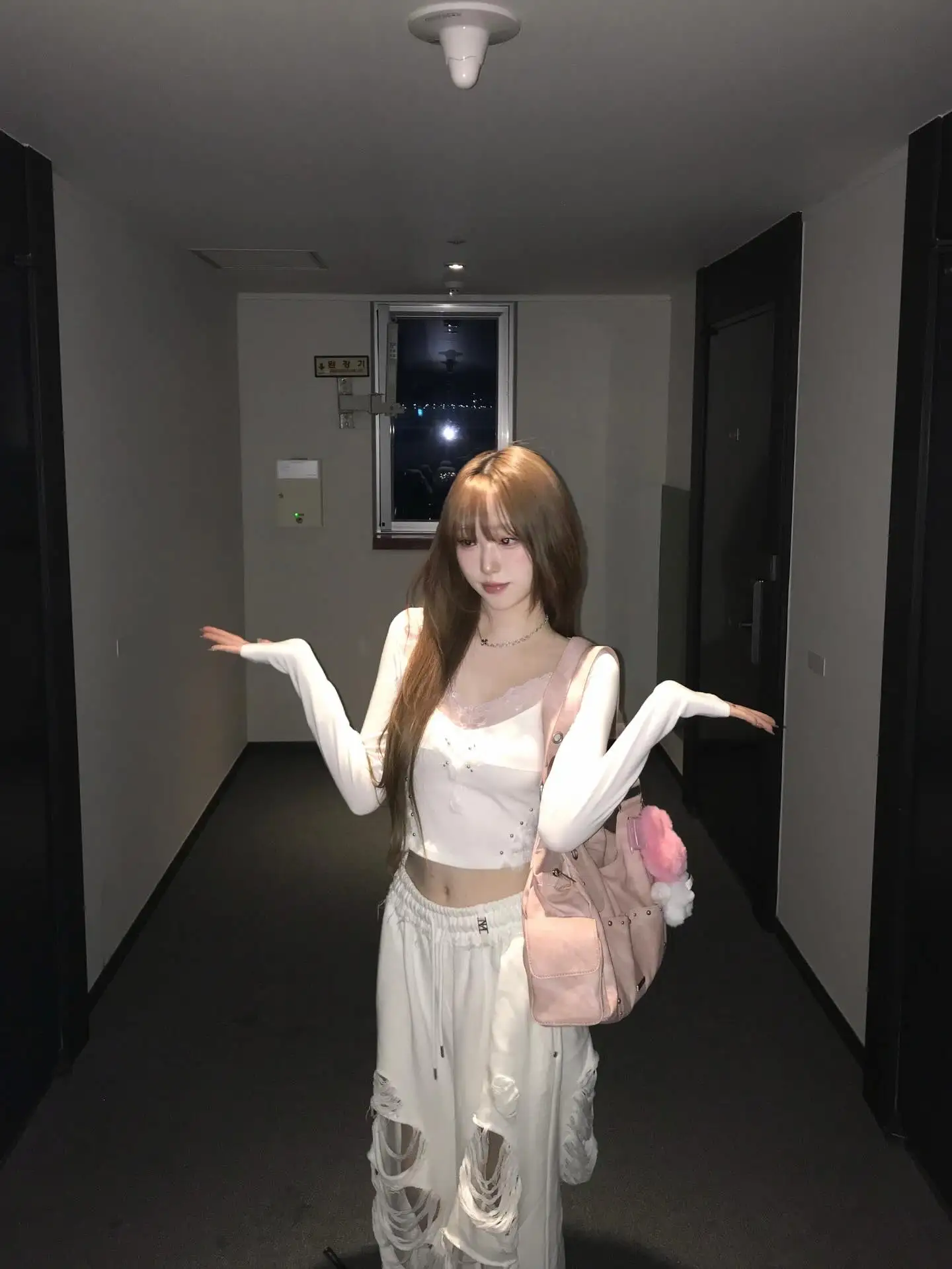20代女子が「おしゃれ初心者」でも着やすい！レース切替デザインのTシャツは、どう選ぶ？