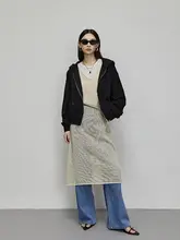 デザイン性のあるVネックノースリーブワンピース【春用・レース風・スタイル】